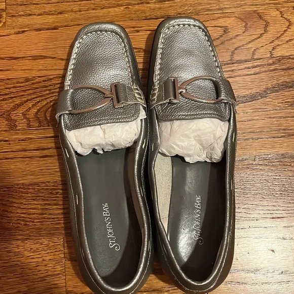 NWOT St. John’s Bay Silver Leather Flats Size 9 - Picture 6 of 7